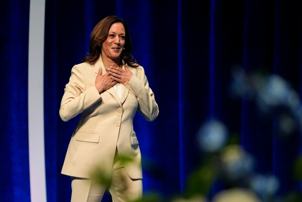Visepresident Kamala Harris ligger an til å bli Demokratenes presidentkandidat i valget mot Republikanernes Donald Trump. Nå har hun også fått støtte av USAs tidligere president Barack Obama og hans kone Michelle Obama. Foto: Darron Cummings / AP / NTB Visepresident Kamala Harris ligger an til å bli Demokratenes presidentkandidat i valget mot Republikanernes Donald Trump. Nå har hun også fått støtte av USAs tidligere president Barack Obama og hans kone Michelle Obama. Foto: Darron Cummings / AP / NTB
