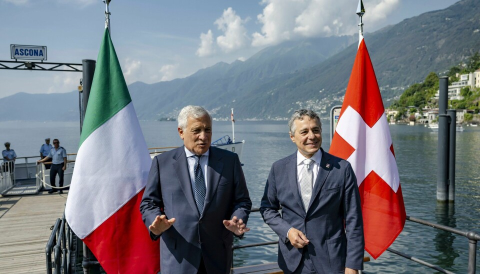 Italias utenriksminister Antonio Tajani møtte sin sveitsiske motpart Ignazio Cassis ved Maggiore-sjøen mandag. Foto: Jean-Christophe Bott /Keystone / AP / NTB Italias utenriksminister Antonio Tajani møtte sin sveitsiske motpart Ignazio Cassis ved Maggiore-sjøen mandag. Foto: Jean-Christophe Bott /Keystone / AP / NTB