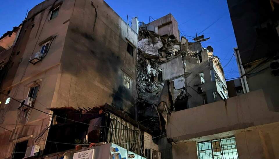 LIBANON: En bygning i en forstad til Beirut som ble truffet av israelsk angrep tirsdag kveld. Israels angrep tirsdag kveld skal ha rammet denne bygningen i en forstad sør for sentrum av Beirut. Foto: Hussein Malla / AP / NTB