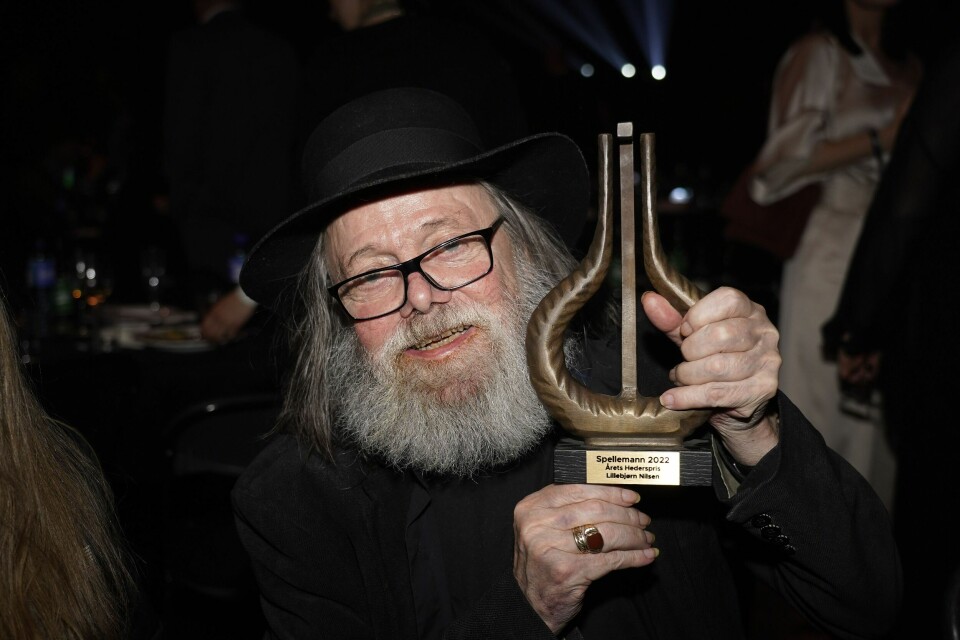Lillebjørn Nilsen fikk Hedersprisen under tildelingen av Spellemannprisen 2022. Den folkekjære artisten døde lørdag, 73 år gammel. Foto: Terje Bendiksby / NTB Lillebjørn Nilsen fikk Hedersprisen under utdelingen av Spellemannprisen 2022.Foto: Terje Bendiksby / NTB