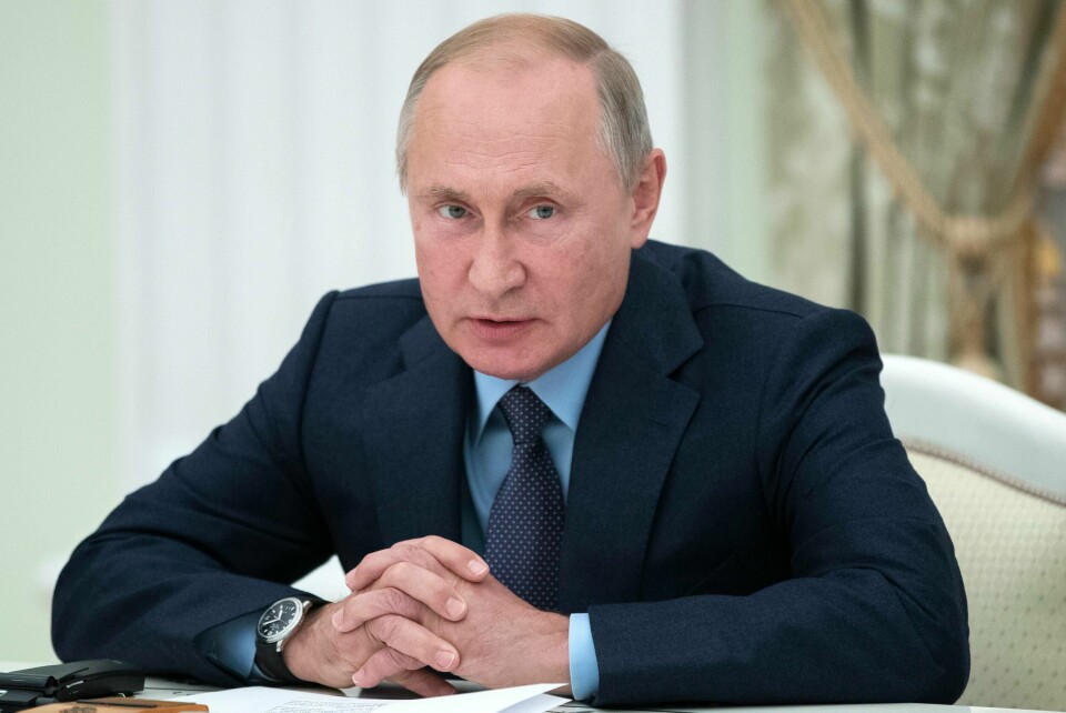 En russisk sjaman er innlagt på psykiatrisk sykehus etter at han startet en pilegrimsreise tvers over landet for å fordrive president Vladimir Putin med magi.