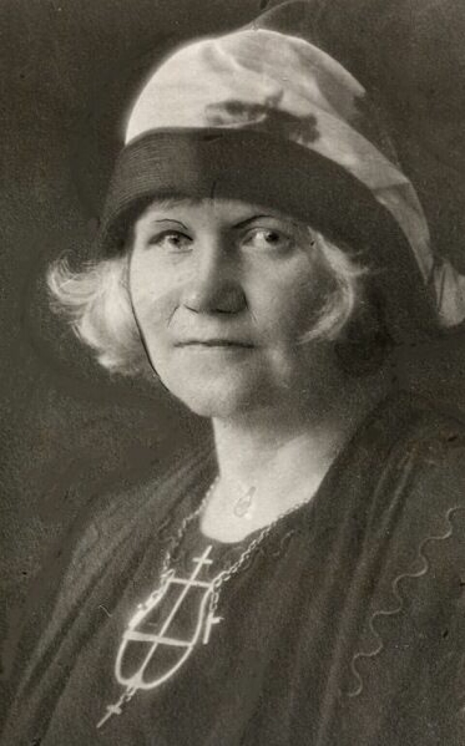 Marta Steinsvik (1877–1950). Hun var forfatter, teolog, oversetter og redaktør. Marta Steinsvik (1877–1950), portrett, kvinne, forfatter, teolog, oversetter, redaktør
