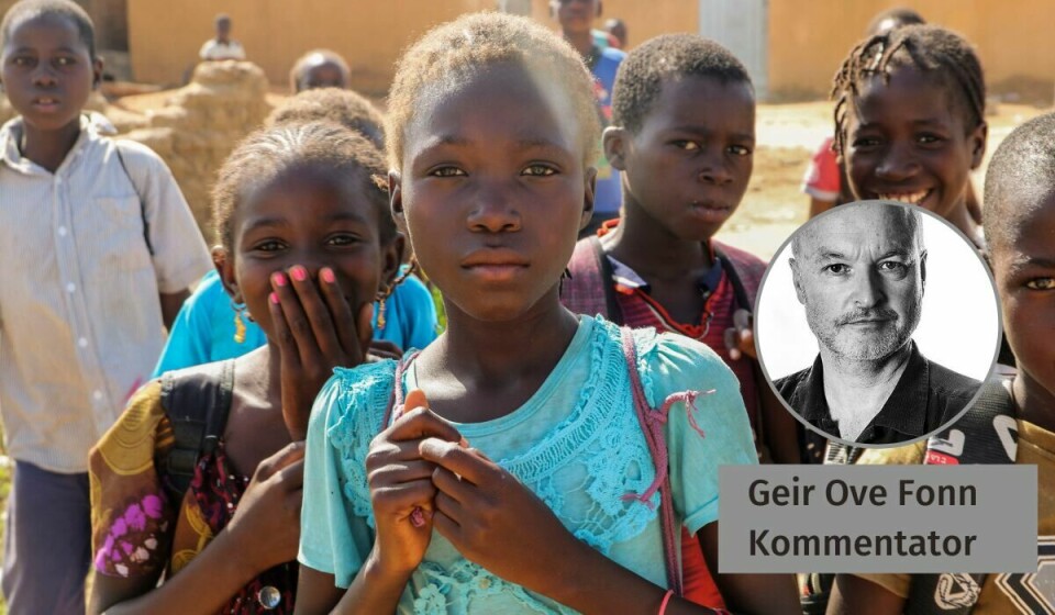 10-åringen Balkissa Barro (foran) er blant elever i Burkina Faso som har fått returnere til skolen etter at den har vært stengt på grunn av jihadistisk vold. Elevene må imidlertid ha jevnlige sikkerhetsøvelser for å være best mulig forberedt på nye angrep. 10-åringen Balkissa Barro (foran) er blant elever i Burkina Faso som har fått returnere til skolen etter at den har vært stengt på grunn av jihadistisk vold. Elevene må imidlertid ha jevnlige sikkerhetsøvelser for å være best mulig forberedt på nye angrep.