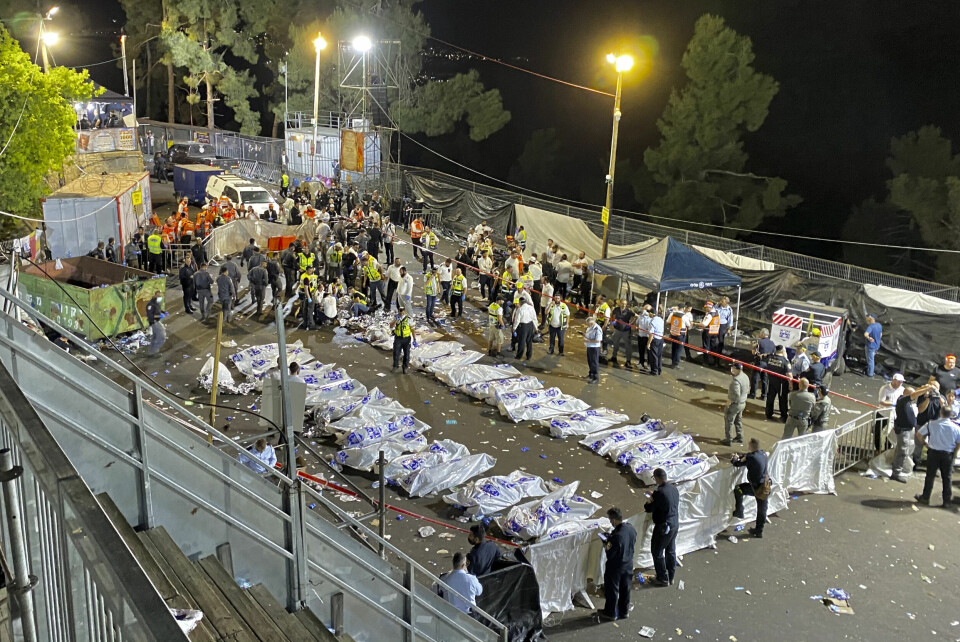 LANDESORG: Dødstallet er like høyt som den kraftige skogbrannen i Nord-Israel i 2010, som antas å være Israels dødeligste tragedie i fredstid. Foto: Ishay Jerusalemite / Behadrei Haredim via AP / NTB