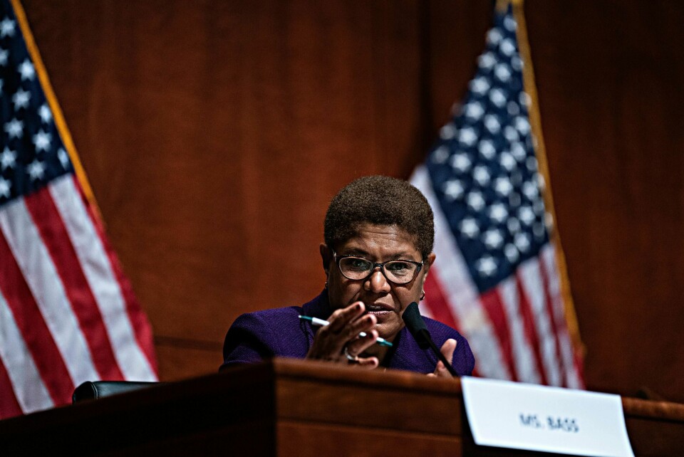Karen Bass er ukjent for mange, men kan få rollen som visepresidentkandidat av Joe Biden, ifølge amerikanske medier.