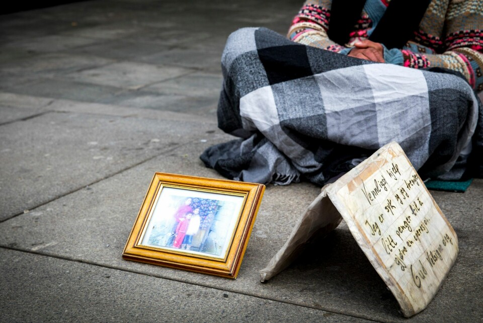 Oslo 20140416.
Dagens bilde fra NTB scanpix.
En rom-kvinne tigger på Karl Johans gate i Oslo onsdag. Tigging.
Foto: Erlend Aas / NTB scanpix
