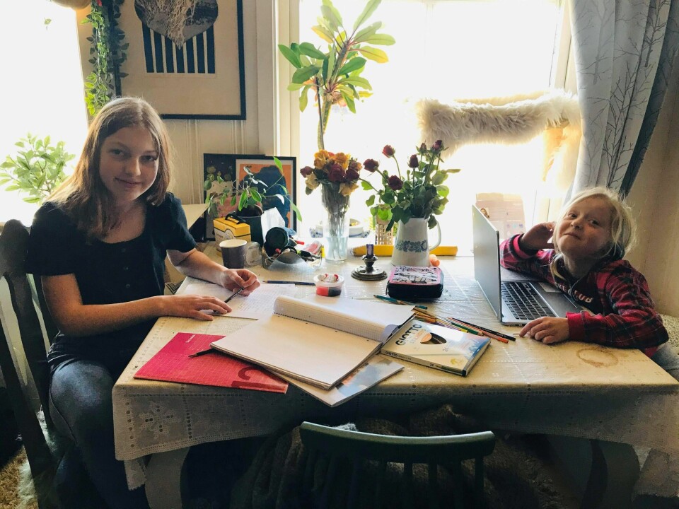 Se video: Ea (11) og Silje (8) har planen klar hvis alle de voksne blir smittet av virus