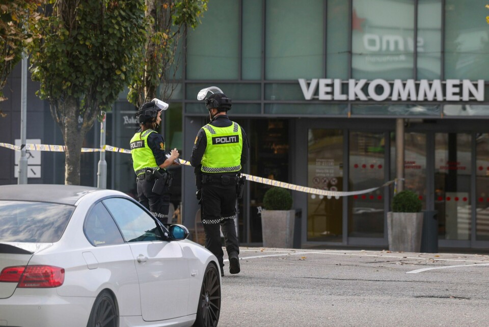 Åsane senter ble evakuert som følge av bombetrusselen, og det ble etablert en sikkerhetssone på 200 meter rundt senteret. Foto: Silje Katrine Robinson / NTB Åsane senter ble evakuert som følge av bombetrusselen, og det ble etablert en sikkerhetssone på 200 meter rundt senteret. Foto: Silje Katrine Robinson / NTB