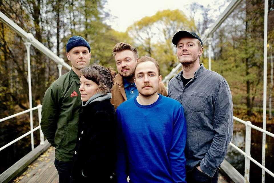 Hajk er klare med nytt album, og utfordrer på nytt popens sjangergrenser. F.v. Johan Nord, Sigrid Aase, Preben Sælid Andersen, Einar Næss Haugseth og Knut Olav Sandvik.