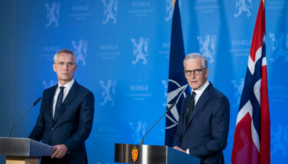 Statsminister Jonas Gahr Støre (t.h.) er fornøyd med at Jens Stoltenberg fortsetter som Natos generalsekretær i ett år til. Nato-sjef Jens Stoltenberg og statsminister Jonas Gahr Støre (Ap) sa begge på en pressekonferanse tirsdag at tiden nå er inne for at Sverige får bli Nato-medlem. Foto: Heiko Junge / NTB