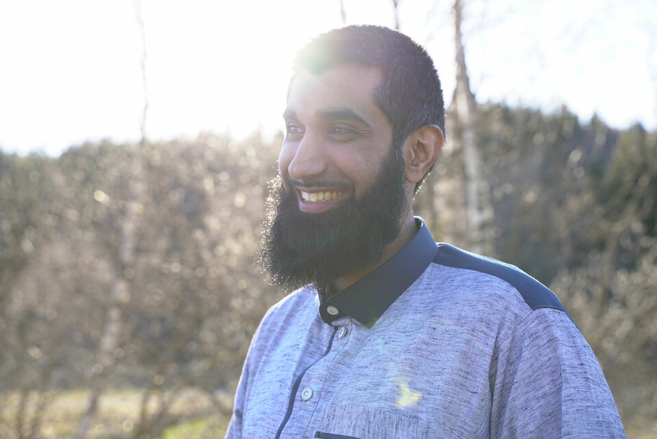 Hengte opp «jihad-banner» på Islam Nets lokaler Fahad Qureshi, leder i Islam Net