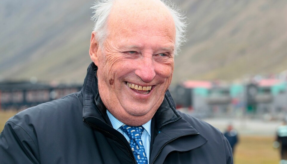 Kong Harald fyller 84 år søndag. Slottet opplyser til NTB at dagen blir feiret privat. Her er kongen i forbindelse med et besøk på Svalbard i 2018. Arkivfoto: Lise Åserud / NTB