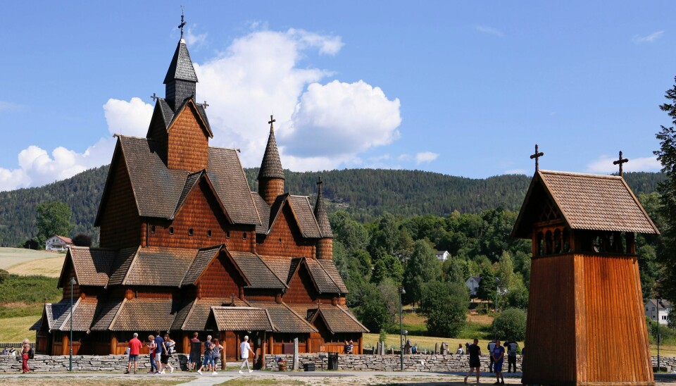 STAVKIRKE: Heddal stavkirke er en av mange som trenger tjære til impregnering. Heddal stavkirke er en av mange som trenger tjære til impregnering. Foto: Marianne Løvland / NTB