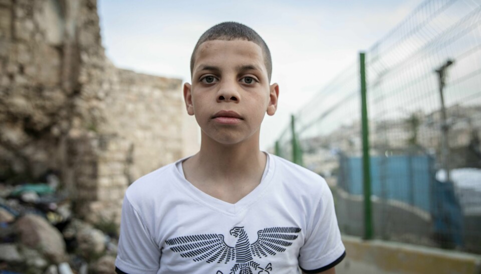 «Salem» (12) frå Hebron likar å lære nye ting. Å vere saman med venene på skulen, får han til å gløyme alt han er redd for. – Barn har rett til å bu fritt og ikkje leve i eit bur. Om folk får vite korleis livet er for barn her, så kjem dei kanskje for å hjelpe, håper han.