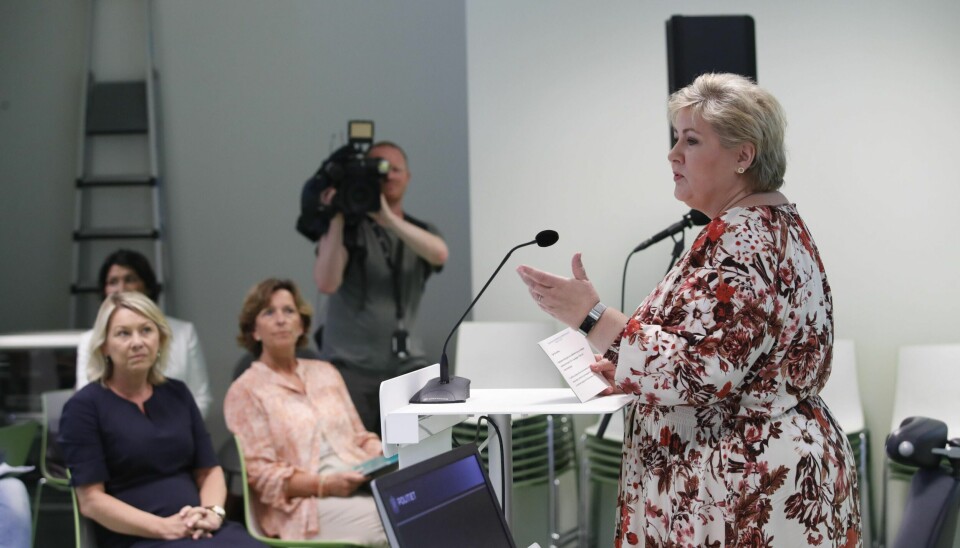 – Ingen blir født terrorist. Det er noe man blir når man får inntrykk av at alle veier er stengt, sier statsminister Erna Solberg (H).