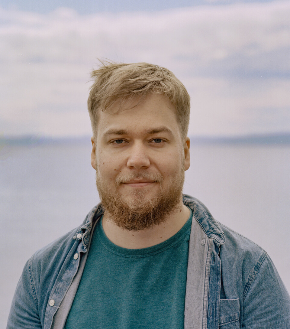 SAKSØKER: Lasse Eriksen Bjørn (24) er en av seks unge mennesker som klager norsk oljeleting til Den europeiske menneskerettsdomstolen. Lasse Eriksen BjørnOn 15 June 2021, Greenpeace and Young Friends of the Earth, along with six young climate activists file an application with the European Court of Human Rights (ECtHR). The applicants claim that the decision by the Norwegian government to issue licences for oil and gas extraction in the Norwegian Arctic violates their fundamental human rights and increases the risk of harm due to climate change.The individual applicants include six young activists: Ingrid Skjoldvær (27), Gaute Eiterjord (25), Ella Marie Hætta Isaksen (23), Mia Cathryn Chamberlain (22), Lasse Bjørn (24), and Gina Gylver (20).
