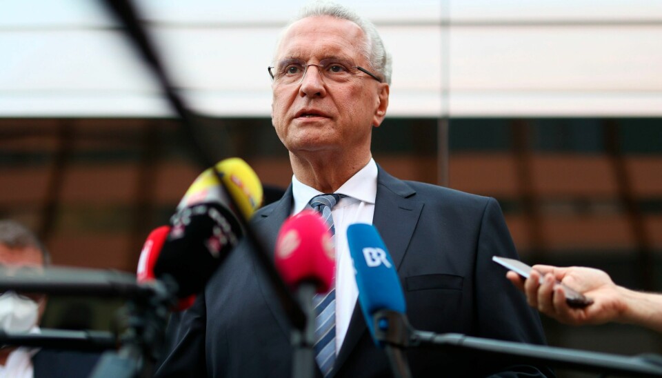 Joachim Hermann, innenriksminister i delstaten Bayern, sier det er mye som tyder på at gjerningsmannen som drepte tre kvinner og skadet fem personer med kniv fredag, hadde et islamistisk motiv. Foto: Daniel Karmann / dpa via AP / NTB Joachim Hermann, innenriksminister i delstaten Bayern, sier det er mye som tyder på at gjerningsmannen som drepte tre kvinner og skadet fem personer med kniv fredag, hadde et islamistisk motiv. Foto: Daniel Karmann / dpa via AP / NTB