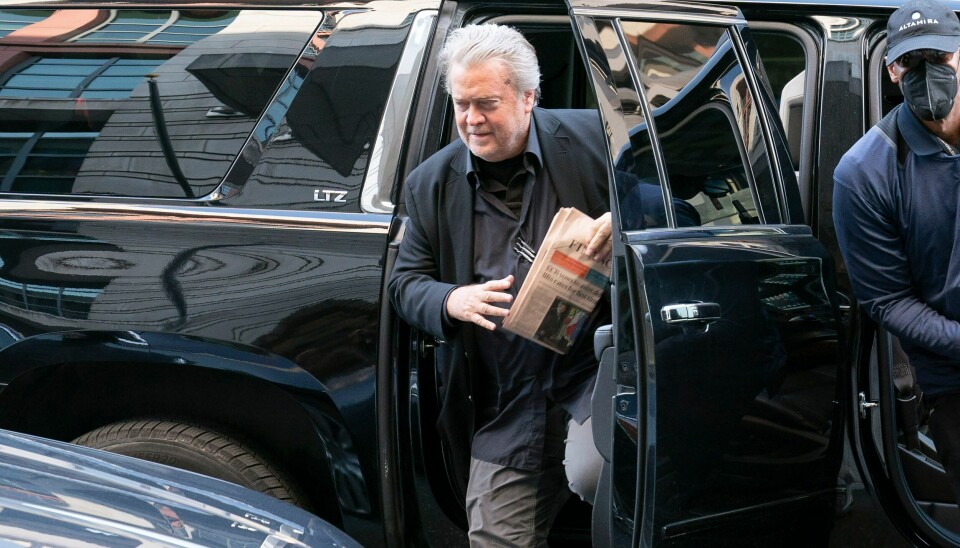 USA: Steve Bannon på vei inn i retten fredag. Steve Bannon på vei inn i retten fredag. Foto: Jose Luis Magana / AP / NTB