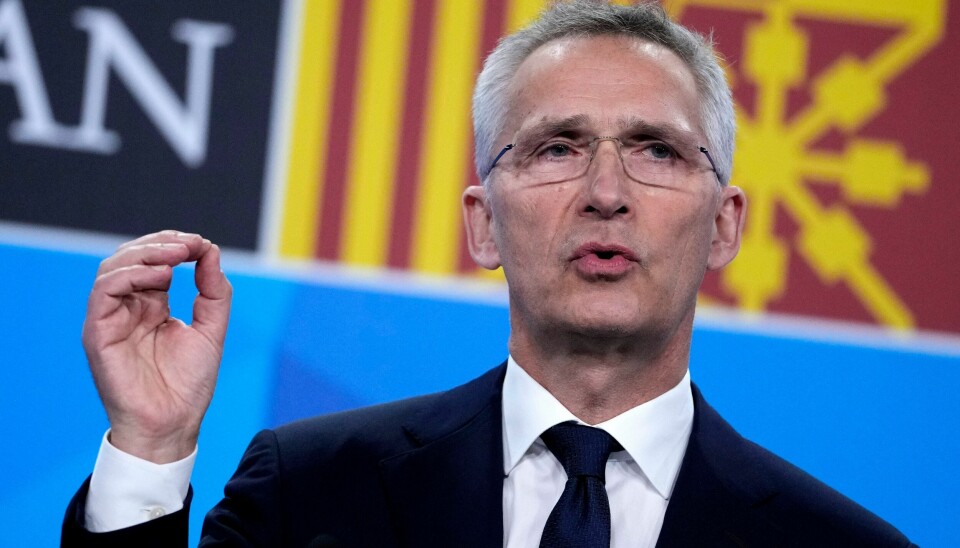 STØTTE: Nato-sjef Jens Stoltenberg sier han er dypt sjokkert over skytingen av Japans tidligere statsminister Shinzo Abe, og uttrykker Natos støtte. Nato-sjef Jens Stoltenberg seier han er djupt sjokkert over skytinga av Japans tidlegare statsminister Shinzo Abe, og uttrykkjer Natos støtte. Foto: Bernat Armangue / AP / NTB