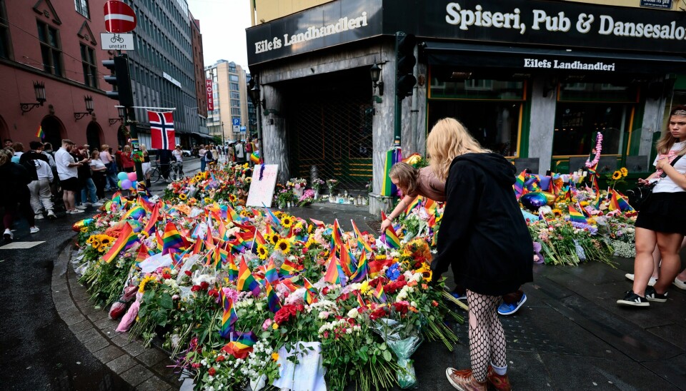 BEHOV FOR HJELP: Støttegruppen etter 22. juli og Nasjonalt kunnskapssenter om vold og traumatisk stress (NKVTS) etterlyser et register for å samle berørte etter terror. I en tidligere rapport har NKVTS fastslått at én av fem hadde behov for mer hjelp enn de fikk etter 22. juli-angrepene. Foto: Geir Olsen / NTB To personer ble drept og flere såret i masseskytingen i Oslo natt til lørdag 25. juni. Foto: Geir Olsen / NTB
