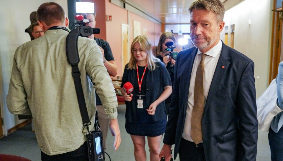 ADVARER OM HØYE PRISER: Olje- og energiminister Terje Lien Aasland orienterte de parlamentariske lederne om strømsituasjonen mandag morgen. Olje- og energiminister Terje Lien Aasland orienterte de parlamentariske lederne om strømsituasjonen mandag morgen.Foto: Ole Berg Rusten / NTB
