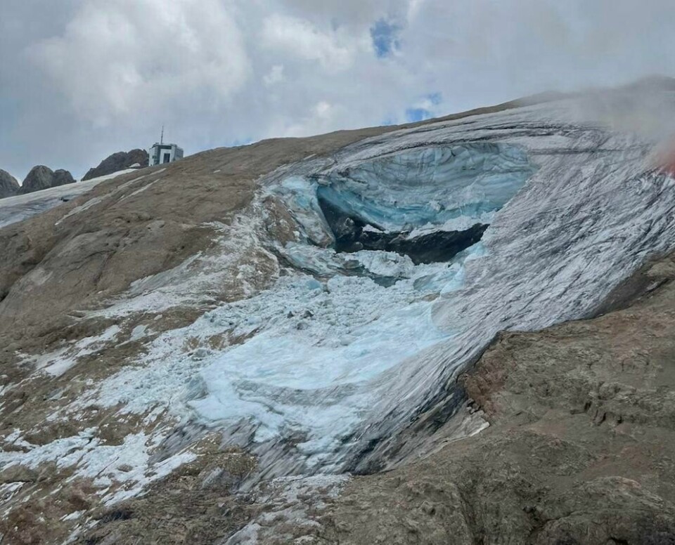 Tolv mennesker omkom trolig da deler av en isbre raste ned over flere taulag med fjellklatrere på Marmolada-fjellet i Italia søndag. 13 mennesker er fortsatt savnet etter at deler av en isbre raste ned over flere taulag med fjellklatrere på Marmolada-fjellet i Italia søndag. Foto: Autonomous Province of Trento / AP / NTB