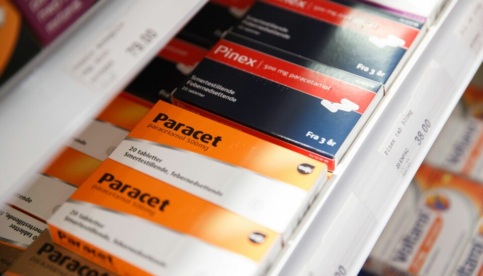 HODEPINE: Statens legemiddelverk endrer doseringsanbefalingene for det populære legemiddelet paracetamol, som mange bruker. Statens legemiddelverk endrer doseringsanbefalingene for det populære legemiddelet paracetamol, som mange bruker. Foto: Berit Roald / NTB