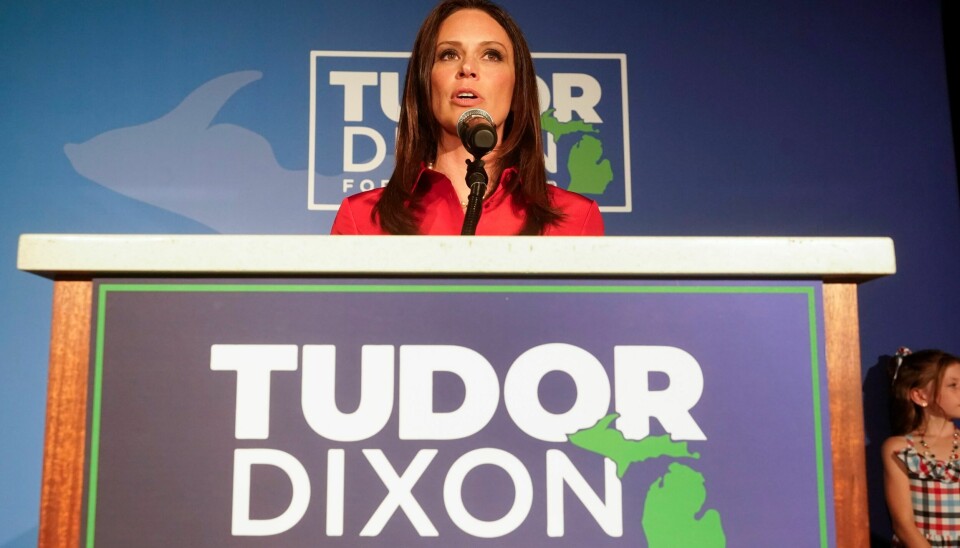 PRIMÆRVALG: Tudor Dixon, som hadde Donald Trumps støtte, vant kampen om å bli republikanernes utfordrer til Michigans demokratiske guvernør Gretchen Whitmer i høstens valg. Tudor Dixon, som hadde Donald Trumps støtte, vant kampen om å bli republikanernes utfordrer til Michigans demokratiske guvernør Gretchen Whitmer i høstens valg. Foto: Paul Sancya / AP / NTB