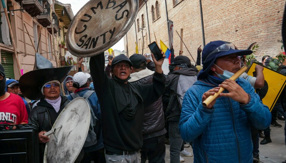 ECUADOR: Demonstranter marsjerer i sentrum av Quito for lavere drivstoffpriser. Demonstranter marsjerer i sentrum av Quito for lavere drivstoffpriser. Foto: Dolores Ochoa / AP / NTB
