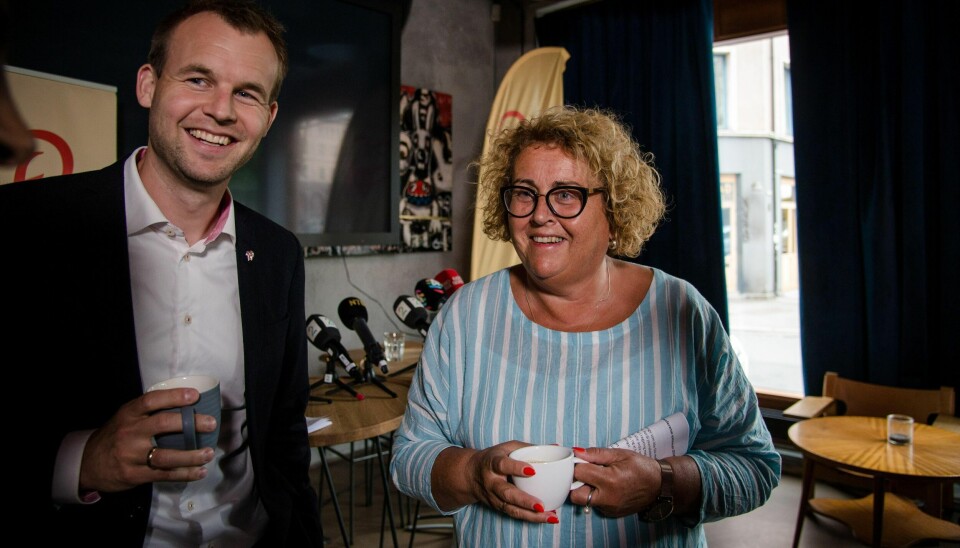 Offentlig har Olaug Bollestad hele tiden støttet Kjell Ingolf Ropstad som ny KrF-leder. Men hun vurderte selv å ta jobben, skriver Dagens Næringsliv.