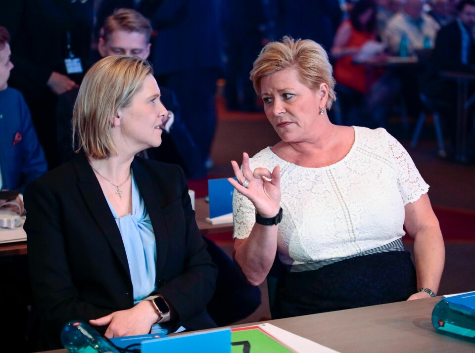 Flere politikerkolleger reageger på Frp-leder Siv Jensens utspill om sosialister under partiets landsmøtemiddag lørdag.