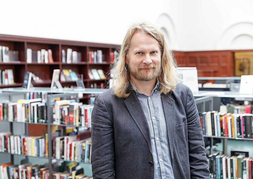 Folk spør i mindre grad etter lydbøker på CD, men ønsker å få boka digitalt på biblioteket. Derfor varsler nasjonalbibliotekar Aslak Sira Myhre at digitale lydbøker er på vei.