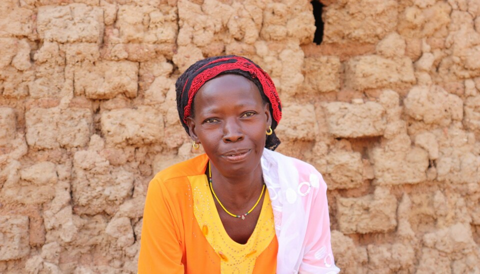 ÅRETS AVLING: Sita Belem frå Burkina Faso i Vest-Afrika mista alle inntektene då pandemien råka landet. Men ho klarar å spare såkornlageret - enn så lenge. avling