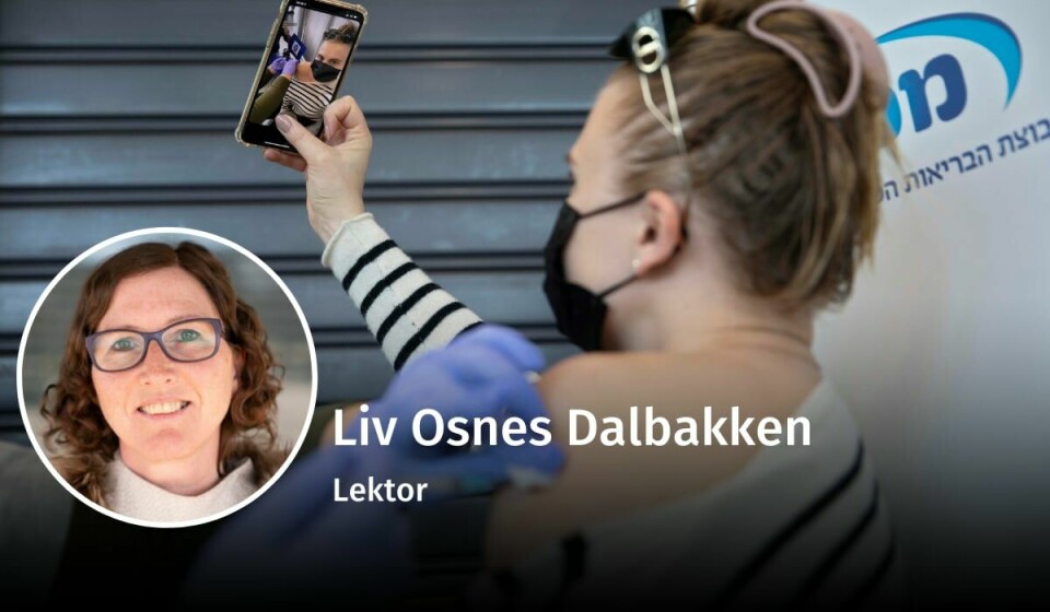 IKKE ALLE FORUNT ENDA: Mange kan nok føle et stikk av misunnelse når Facebook-venner legger ut vaksineselfier, mens man selv fortsatt er henvist til hjemmekontor. Liv Osnes Dalbakken gjorde i alle fall det. IKKE ALLE FORUNT ENDA: Mange kan nok føle et stikk av misunnelse når Facebook-venner legger ut vaksineselfier, mens man selv fortsatt er henvist til hjemmekontor. Liv Osnes Dalbakken gjorde i alle fall det.Sebastian Scheiner / AP / NTB