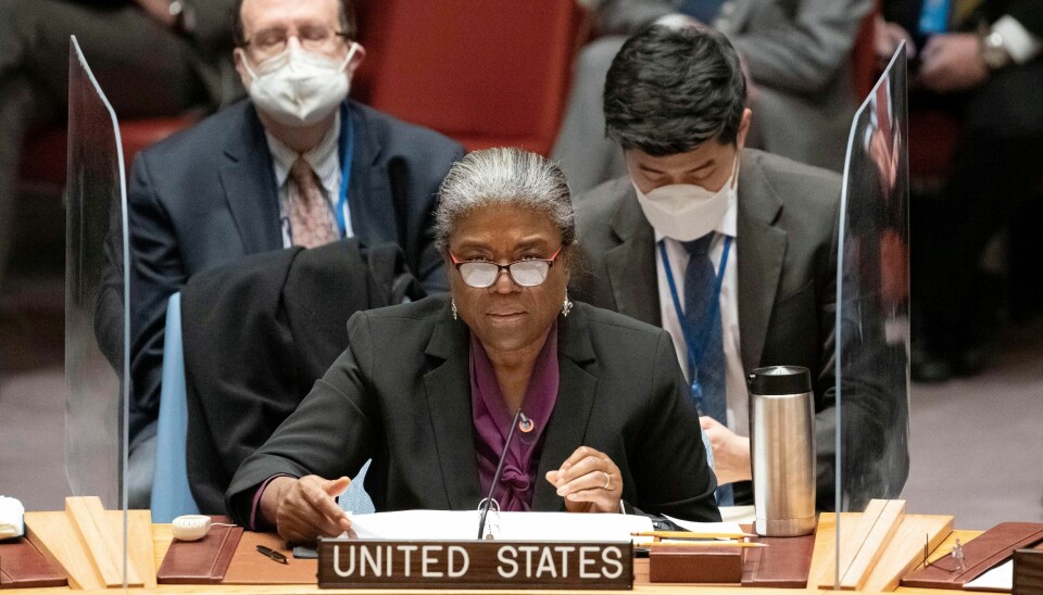 TYDELIG: USAs FN-ambassadør Linda Thomas-Greenfieldvar tydelig da hun talte om Russlands påstand om fredsbevarende styrker i Øst-Ukraina. U.S. Ambassador to the United Nations Linda Thomas-Greenfield speaks during an emergency U.N. Security Council meeting on Ukraine, at the U.N. headquarters, Monday,