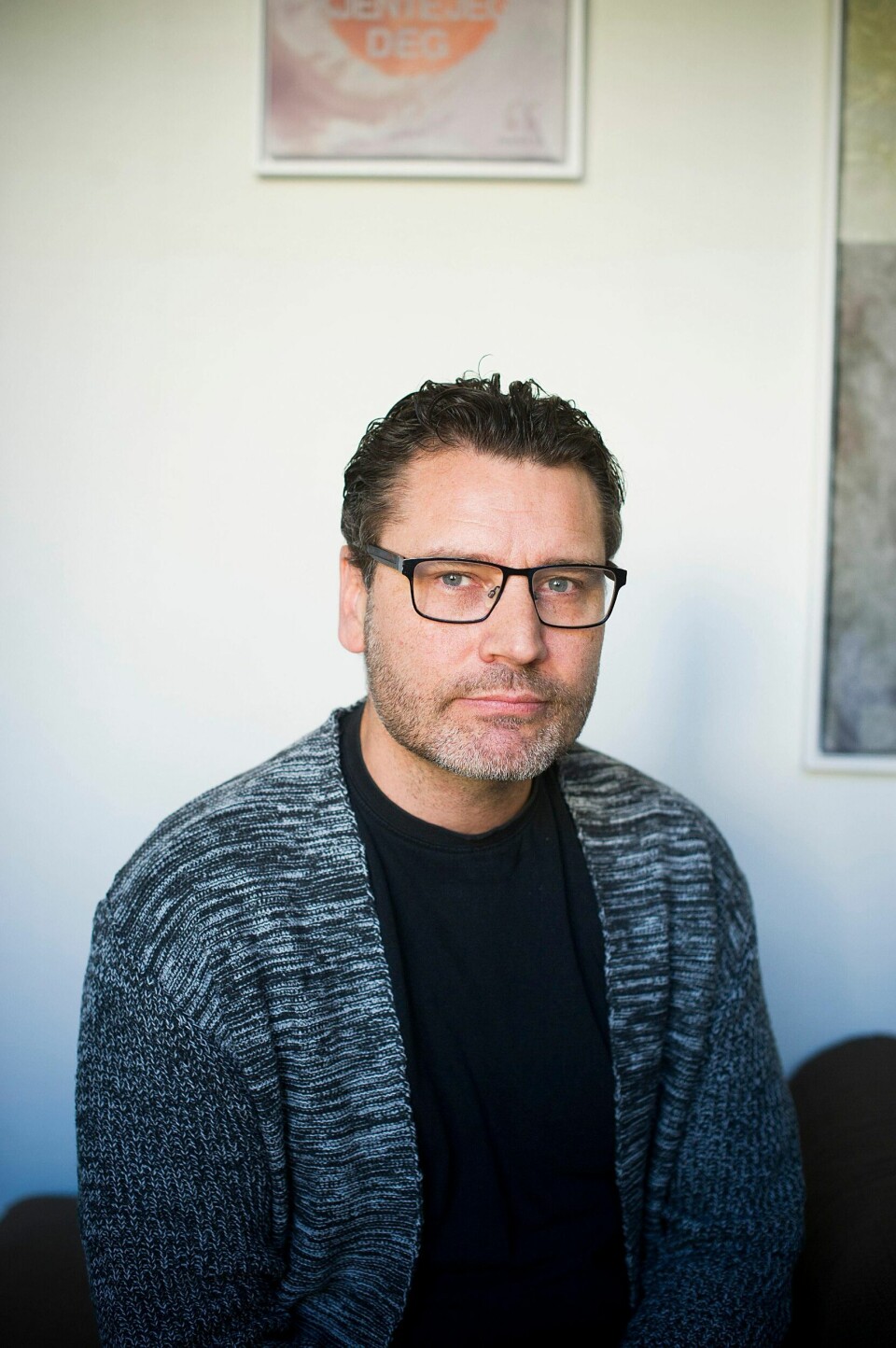 Prest og forfatter Vidar Mæland Bakke forsøkte selv å ta sitt eget liv som ung gutt. Han mener det er viktig å ansvarliggjøre mennesker som går med selvmordsplaner.