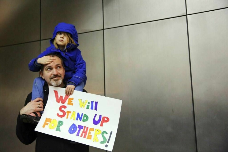 Wade og Matt Sernett var to av de mer enn tusen som var på Seattle flyplass for å protestere mot Trump-administrasjonens innreiseforbud.