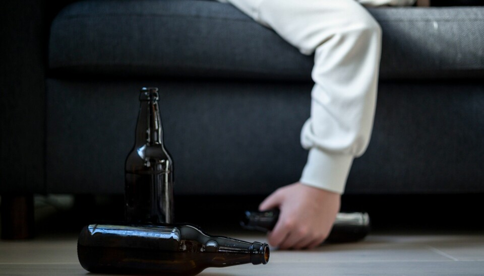 DRIKKER: Hver femte nordmann har drukket alkohol for å dempe vanskelige følelser, ifølge en ny undersøkelse. Foto: Beate Oma Dahle / NTB Hver femte nordmann har drukket alkohol for å dempe vanskelige følelser, ifølge en ny undersøkelse. Foto: Beate Oma Dahle / NTB
