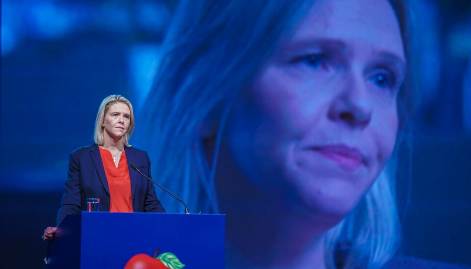 Frp-leder Sylvi Listhaug vil at Norge skal etablere asylmottak i utlandet, slik Danmark vedtok å gjøre torsdag. Sylvi Listhaugs Frp vil skjerpe politikken på flere områder, deriblant innvandring. Listhaug holdt også et flammende innlegg mot «symbolsk» klimapolitikk i sin første tale som partileder på landsmøtet søndag. Foto: Stian Lysberg Solum / NTB