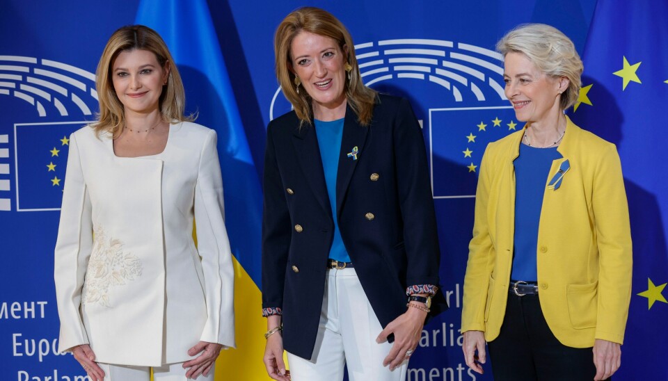 TALE: Ukrainas førstedame Olena Zelenska (t.v.) sammen med EU-parlamentets president Roberta Metsola og EU-kommisjonens president Ursula von der Leyen. Ukrainas førstedame Olena Zelenska (t.v.) sammen med EU-parlamentets president Roberta Metsola og EU-kommisjonens president Ursula von der Leyen. Foto: Jean-François Badias / AP / NTB