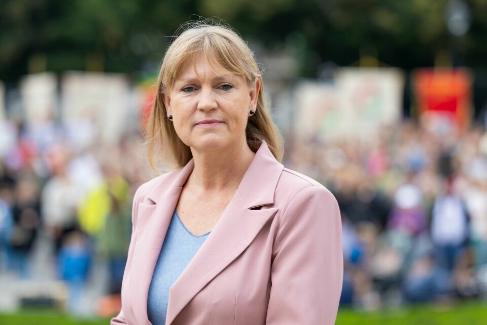 NLA Høgskolen har holdninger staten ikke bør støtte økonomisk, sier SVs Grete Wold.Foto: Amanda Pedersen Giske / NTB SVs Grete Wold foran Eidsvolls plass søndag da fagforbund og foreldre demonstrerte for økt bemanning i barnehagene. Foto: Amanda Pedersen Giske / NTB