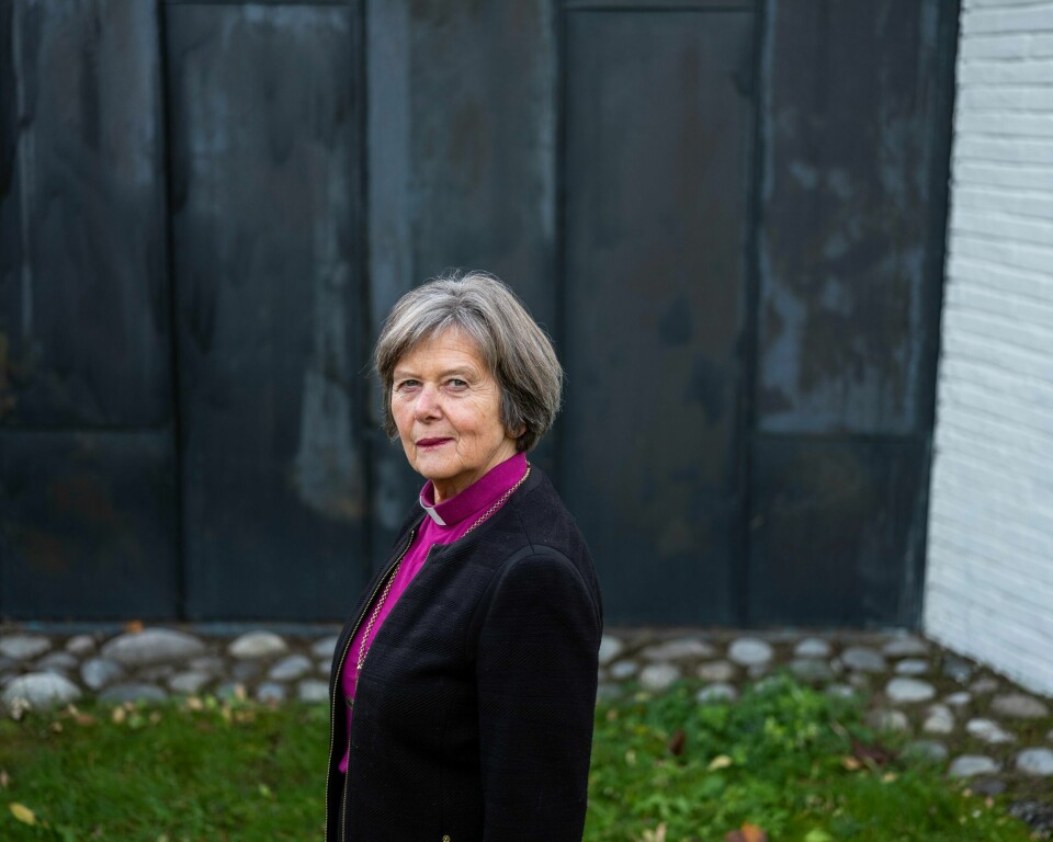 Biskop Helga Haugland Byfuglien finner det gledelig at antallet utmeldelser går ned, men sier hun samtidig har respekt for at personer av forskjellige grunner ønsker å tre ut av trossamfunn.