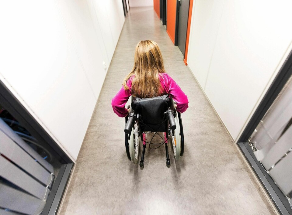 Foreldre til barn med funksjonshemming og alvorlig sykdom føler seg alene i koronakrisen. Hjelpetilbudet er svekket som følge av de strenge tiltakene regjeringen har innført for å stanse koronaepidemien.