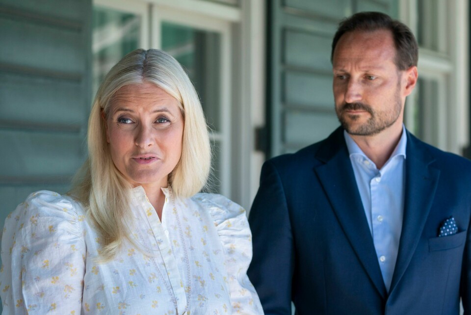 Kronprinsesse Mette-Marit og kronprins Haakon møter pressen til en prat etter møtene med de berørte etter 22. juli. Det er i år 10 års markering for tragedien.Foto: Terje Pedersen / NTB Kronprinsesse Mette-Marit og kronprins Haakon møter pressen til en prat etter møtene med de berørte etter 22. juli. Det er i år 10 års markering for tragedien.Foto: Terje Pedersen / NTB