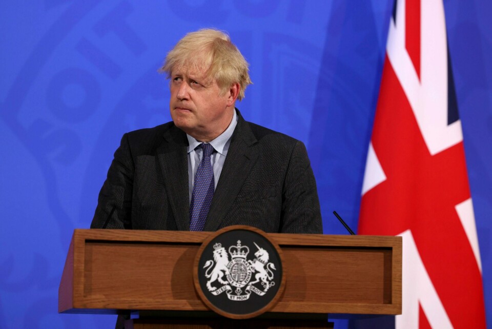 UTSETTER NEDTRAPPING: Storbritannias statsminister Boris Johnson meddelte på en pressekonferanse i starten av denne uken at den planlagte nedtrappingen av korona-tiltak vil bli utsatt fra 21. juni til 19. juli. Grunnen er den indiske deltavarianten som herjer. Dette viruset kan også få konsekvenser for fortsatt streng grensekontroll i Norge. Storbritannias statsminister Boris Johnson meddelte på en pressekonferanse i starten av denne uken at den planlagte nedtrappingen av korona-tiltak vil bli utsatt fra 21. juni til 19. juli. Grunnen er den indiske deltavarianten som herjer. Dette viruset kan også få konsekvenser for fortsatt streng grensekontroll i Norge.