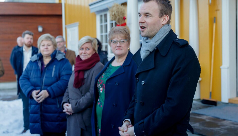 Regjeringen startet 2. januar forhandlinger om et regjeringssamarbeid med KrF på Granavolden Gjæstgiveri på Hadeland. Statsminister Erna Solberg, Frp-leder og finansminister Siv Jensen, Venstre-leder og kulturminister Trine Skei Grande og KrF-nestleder Kjell Ingolf Ropstad møtte pressen før oppstart.
