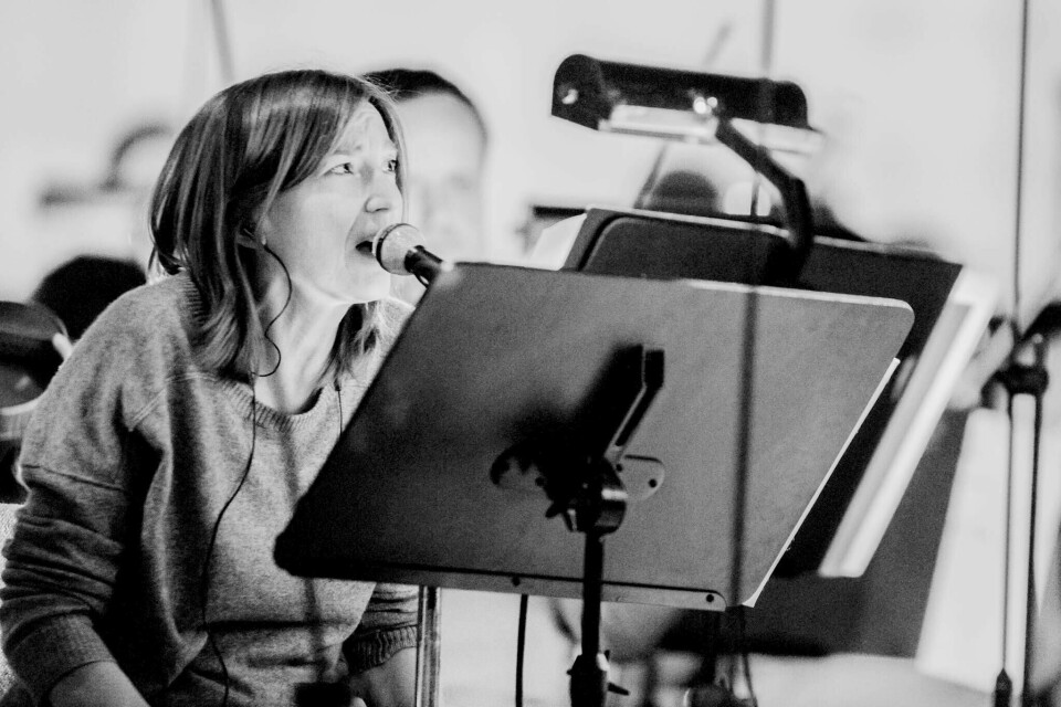 STERK: Det er uvanlig at en popvokalist tar sangjobben i en tradisjonell oppføring av en klassisk symfoni. Men det gjør Beth Gibbons fra 90-tallsbandet Portishead på konsertopptaket som foreligger på plate og film 29. mars. – har en sterk historie å fortelle om sorg, trøst og krefter sterkere enn døden, skriver vår anmelder.