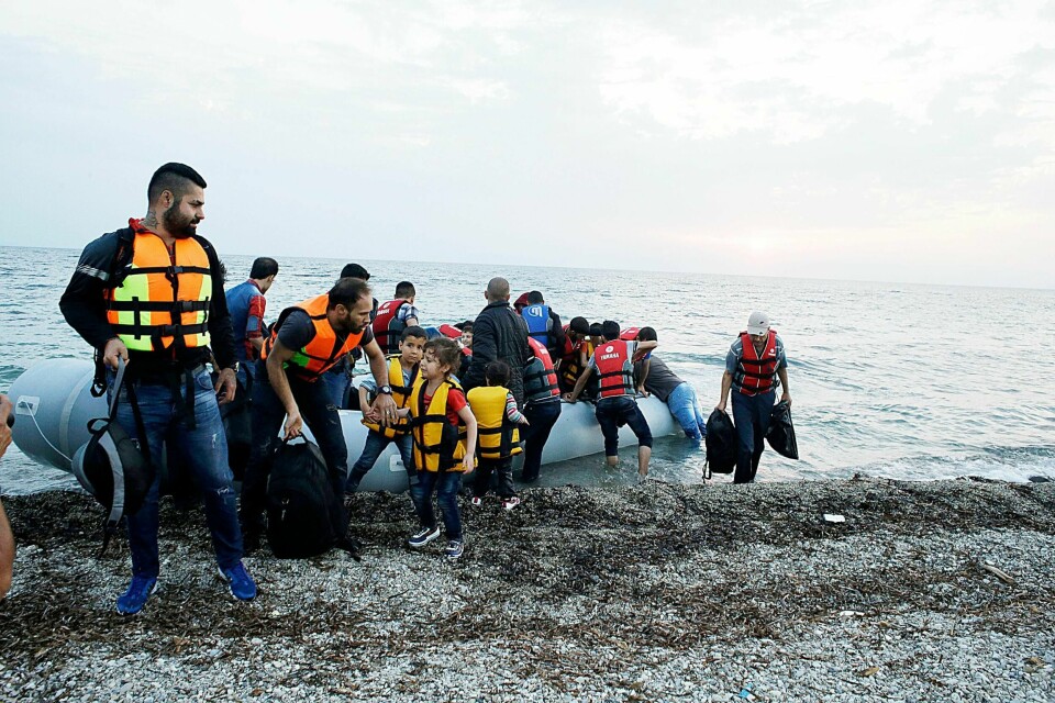 I 2015 kom 500.000 flyktningar og migrantar i land på Lesvos. Så stoppa EU-Tyrkia-avtalen trafikken i 2016, nesten. No aukar båttrafikken til Kos, Leros, Chios, Samos og Lesvos på nytt.