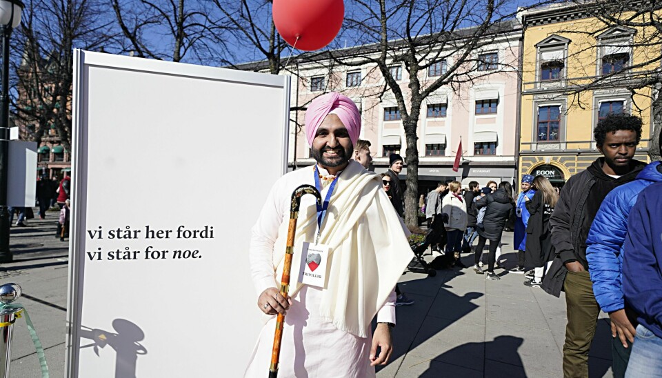 Å stå for noe. – For ti år siden var det rett og slett ikke så kult å være sikh i Norge. Nå har sikhene klart å la seg integrere uten å la seg definere, skriver Alf Gjøsund.