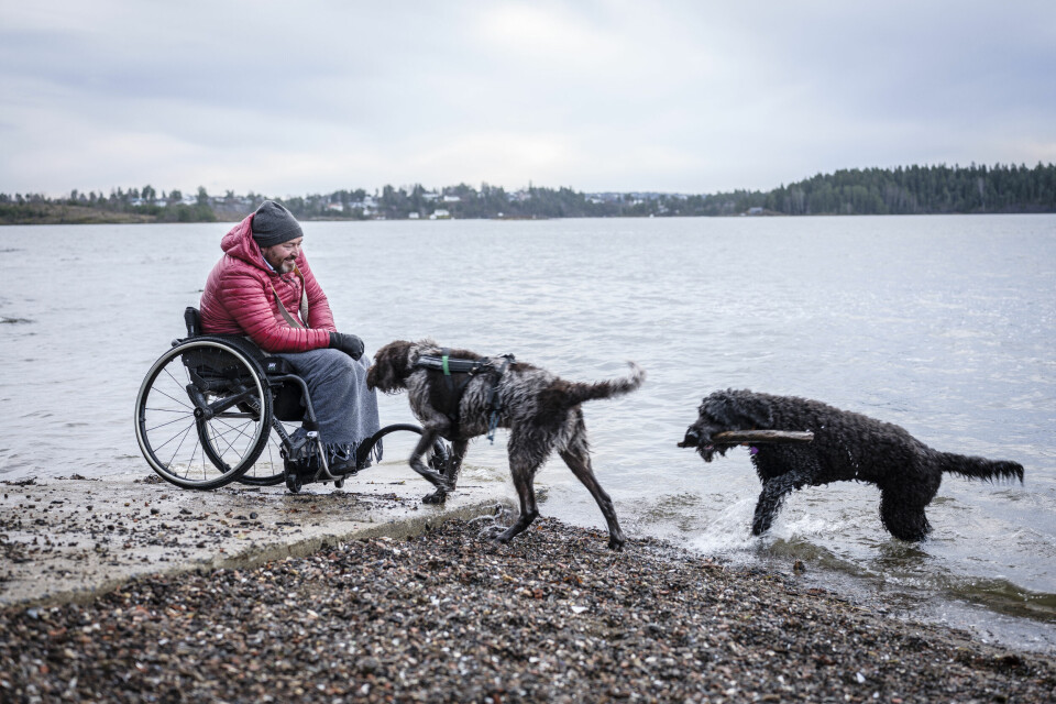 For Jonathan er det til stor hjelp at han har hjelpehund.